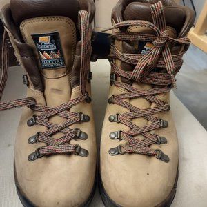 Zamberlan brand hiking boots, size 8 men's, tan